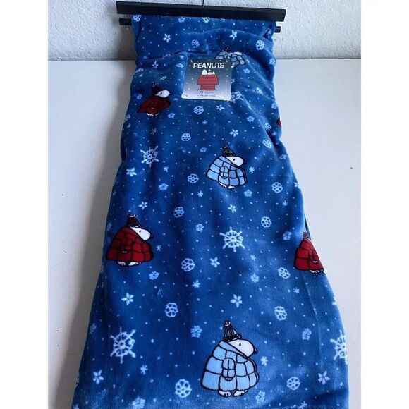 Peanuts Snoopy Puffer Jacket Puffy Coat Soft Throw Blanket 50 X 70” Blue NEW